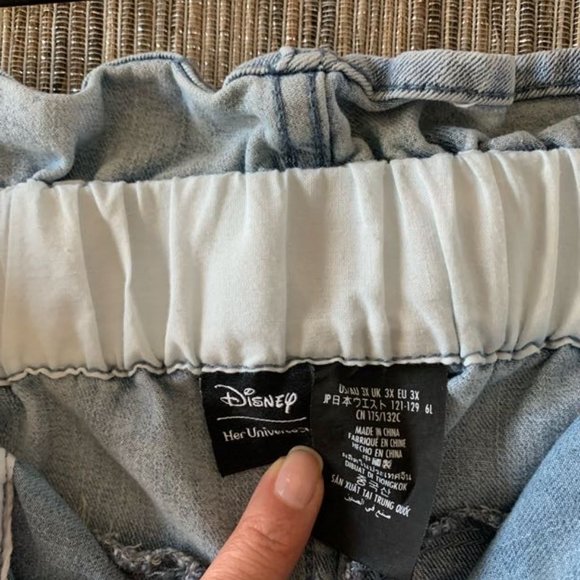 DISNEY HER UNIVERSE | Mickey & Minnie Jeans - Picture 3 of 7